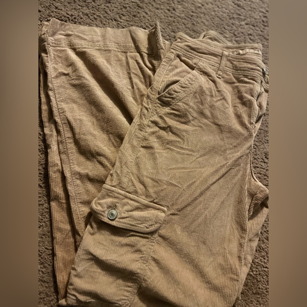 Woman’s cargo style Corduroy pants. American Eagle wide leg stretch. Sz6
